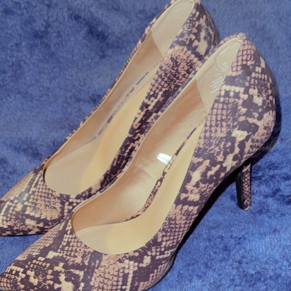 Snaked printed heels ( H&M)